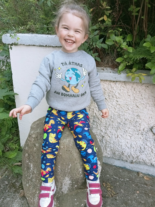 Tá áthas an domhain orm sweater